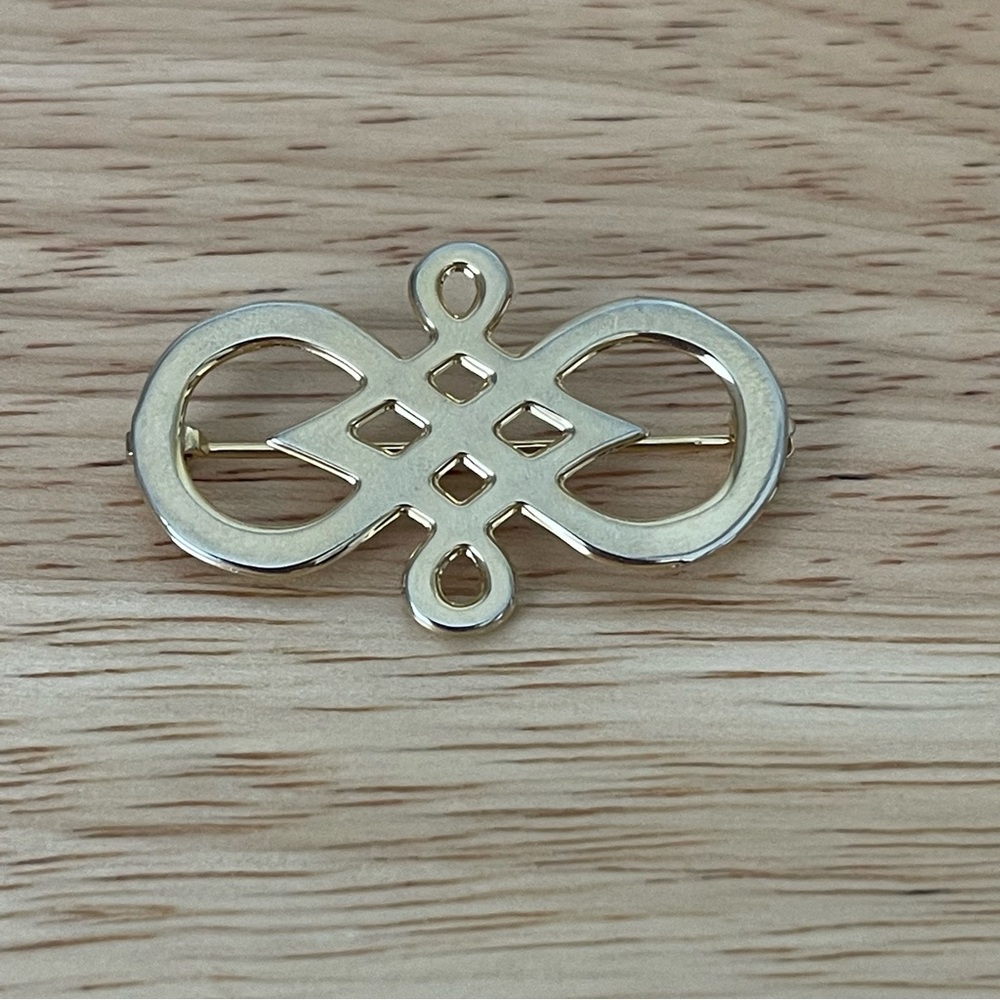 Womens Gold Toned Brooch Simple Minimalist Costume Jewelry Casual